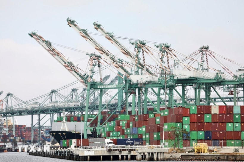 Quang cảnh cảng hàng hóa tại Los Angeles, California, Mỹ. (Ảnh: THX/TTXVN)