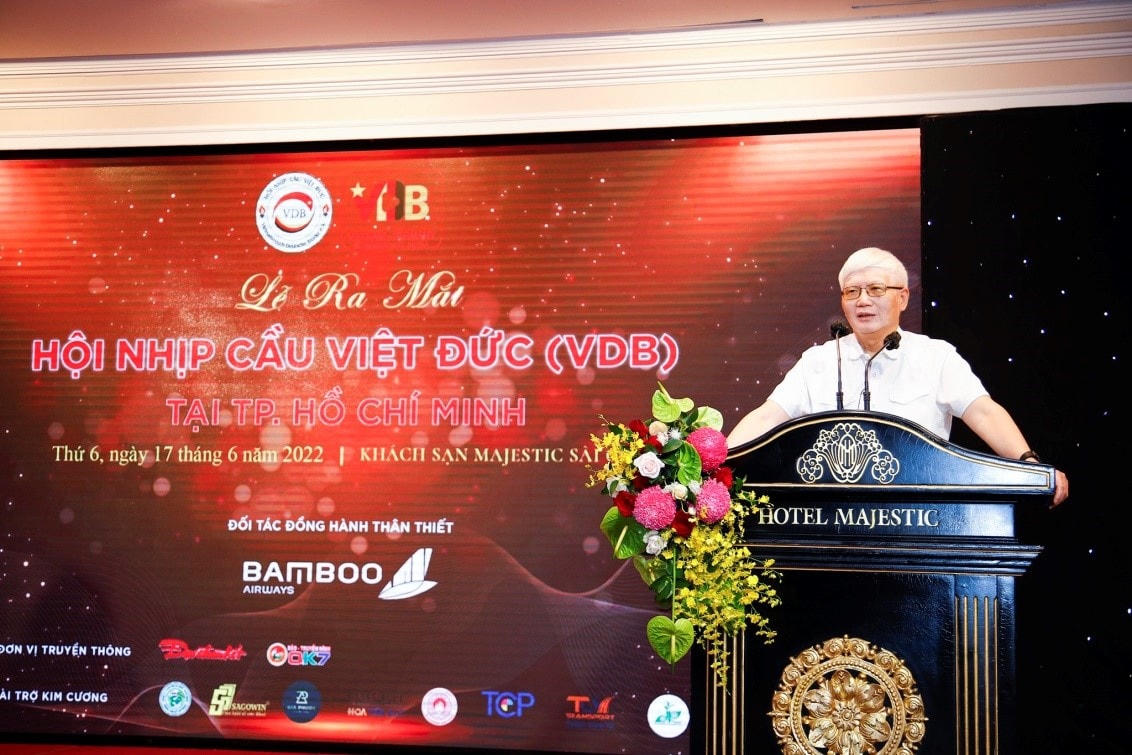 Ông Nguyễn Hữu Tráng - Chủ tịch Danh dự Đại sứ phát biểu khai mạc buổi lễ.
