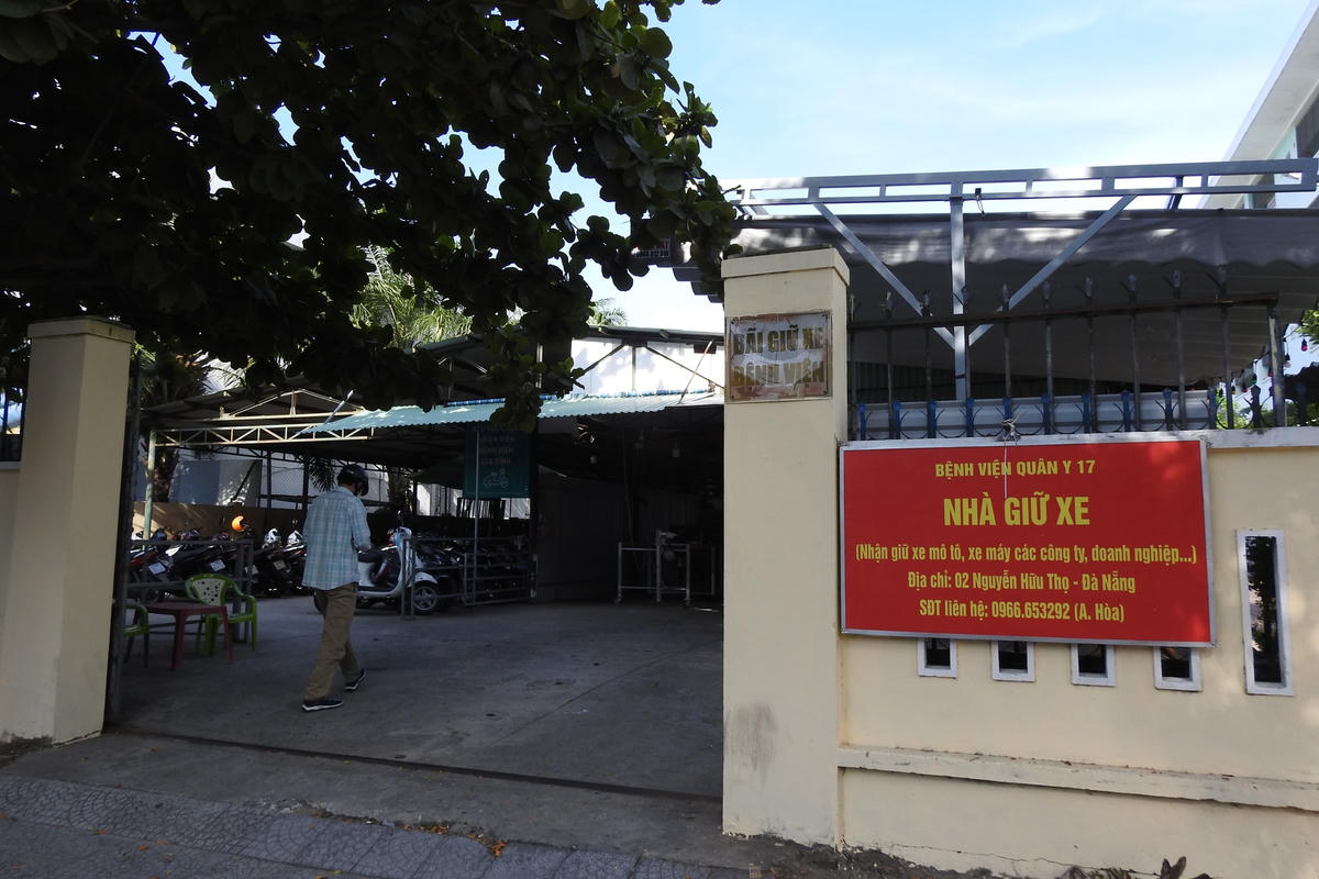 Chỉ có bãi trông giữ xe máy.