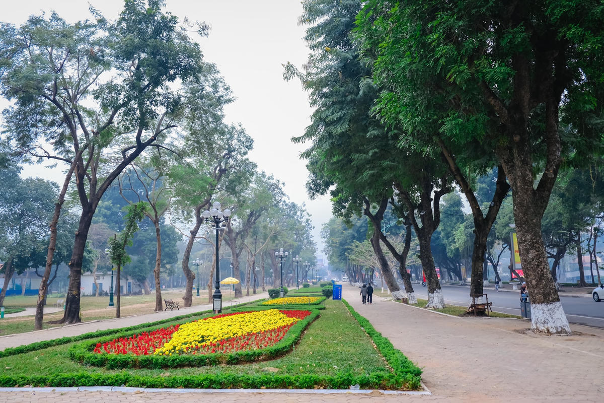 Ngắm Hà Nội bình yên trong ngày đầu năm mới