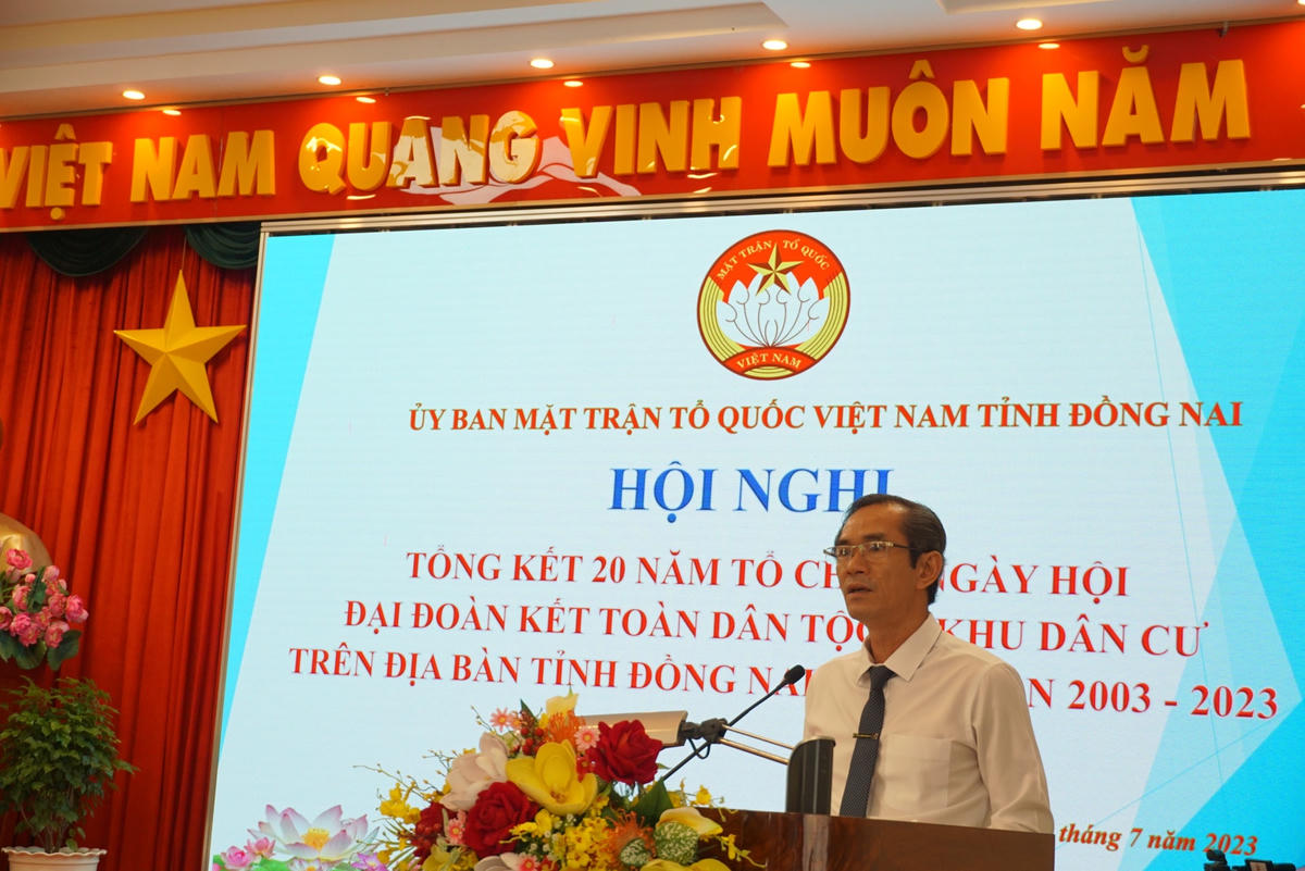 Phó Chủ tịch Ủy ban MTTQ Việt Nam tỉnh Đồng Nai Nguyễn Tất Độ báo cáo tổng kết tại hội nghị.
