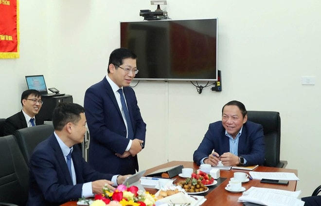 Cục trưởng Cục Báo chí Lưu Đình Phúc báo cáo tại buổi làm việc(Nguồn: Báo Văn hóa) luu-dinh-phuc.jpg