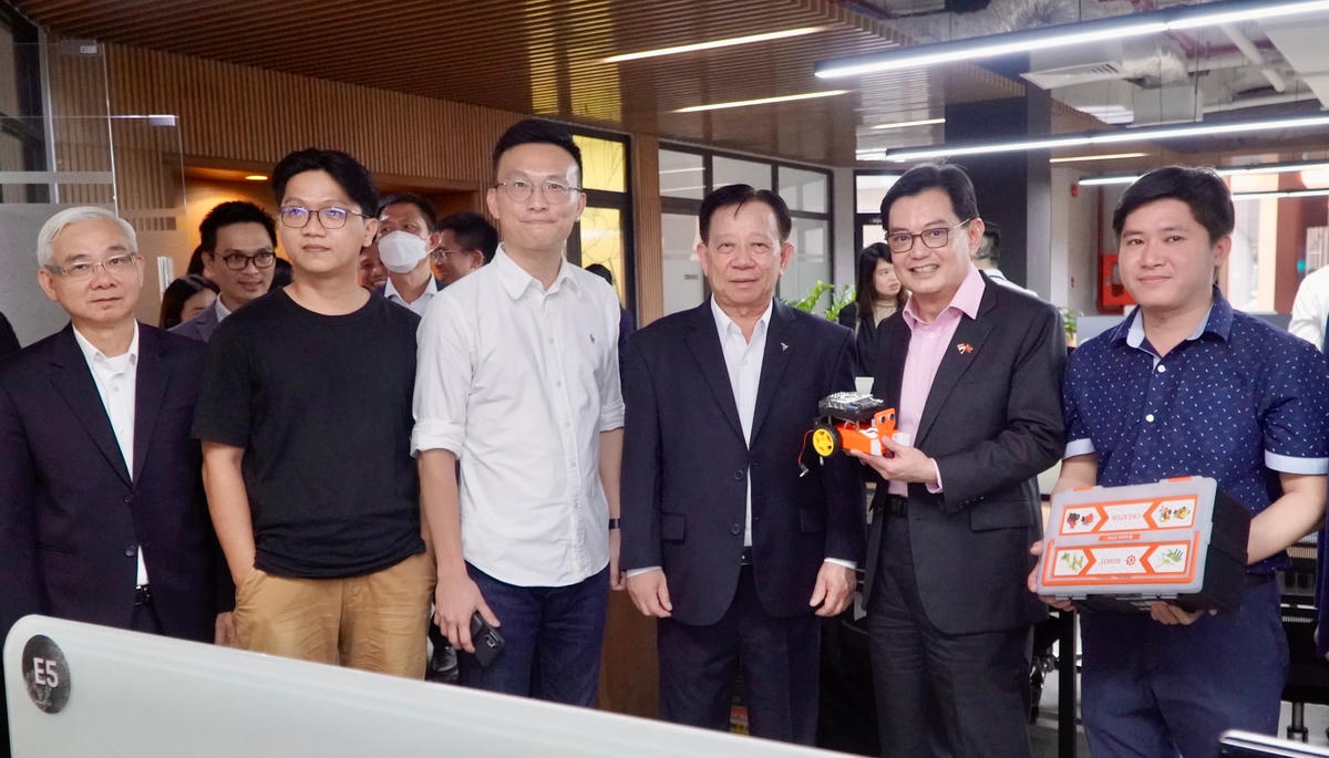 Chuyến thăm của đoàn Singapore nhằm hiểu thêm về sự hiện diện và đóng góp của VSIP đối với sự phát triển công nghiệp hóa của Việt Nam.