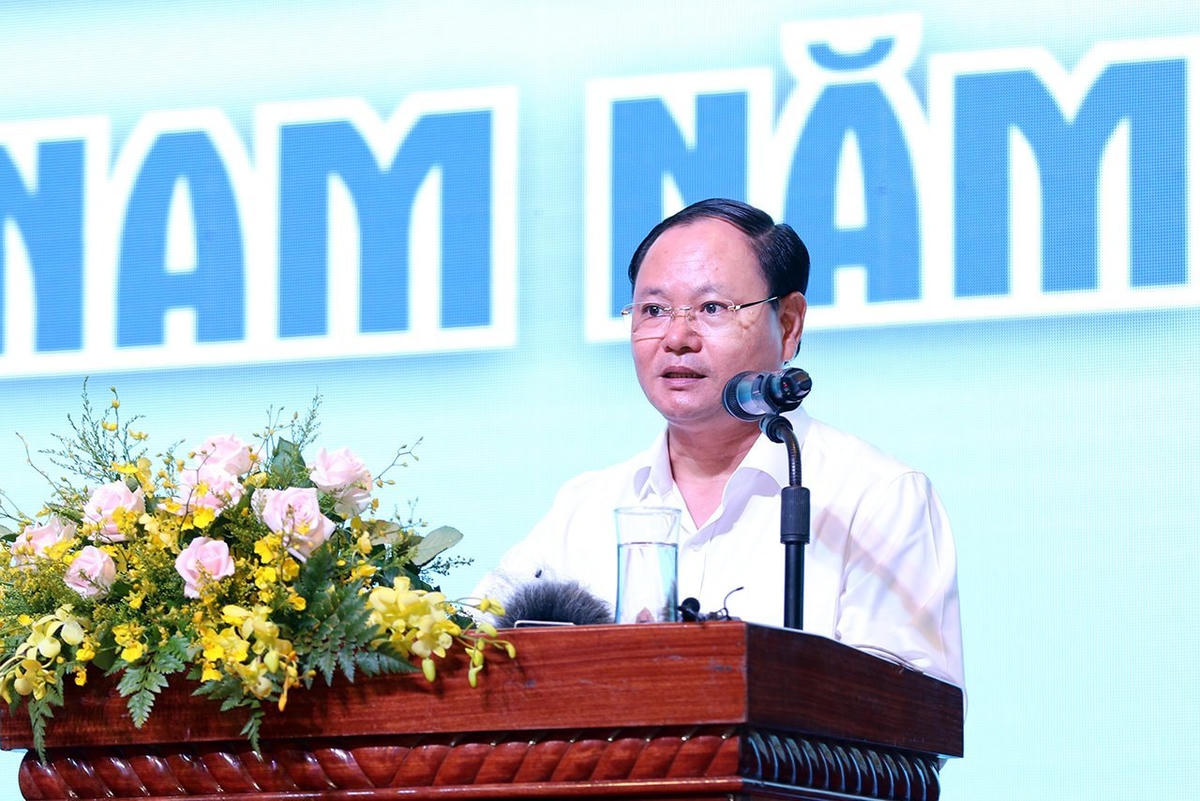 Thứ trưởng Bộ Tài nguyên và môi trường Lê Minh Ngân phát biểu tại diễn đàn.