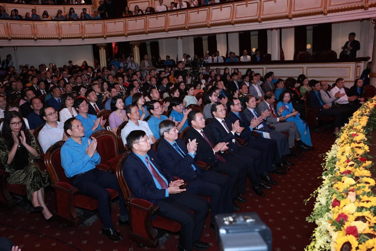 Các đại biểu tham dự hội nghị.