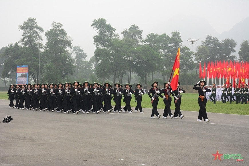 Khối nữ Du kích miền Nam. (Nguồn: báo Quân đội Nhân dân) nu du kich.jpg