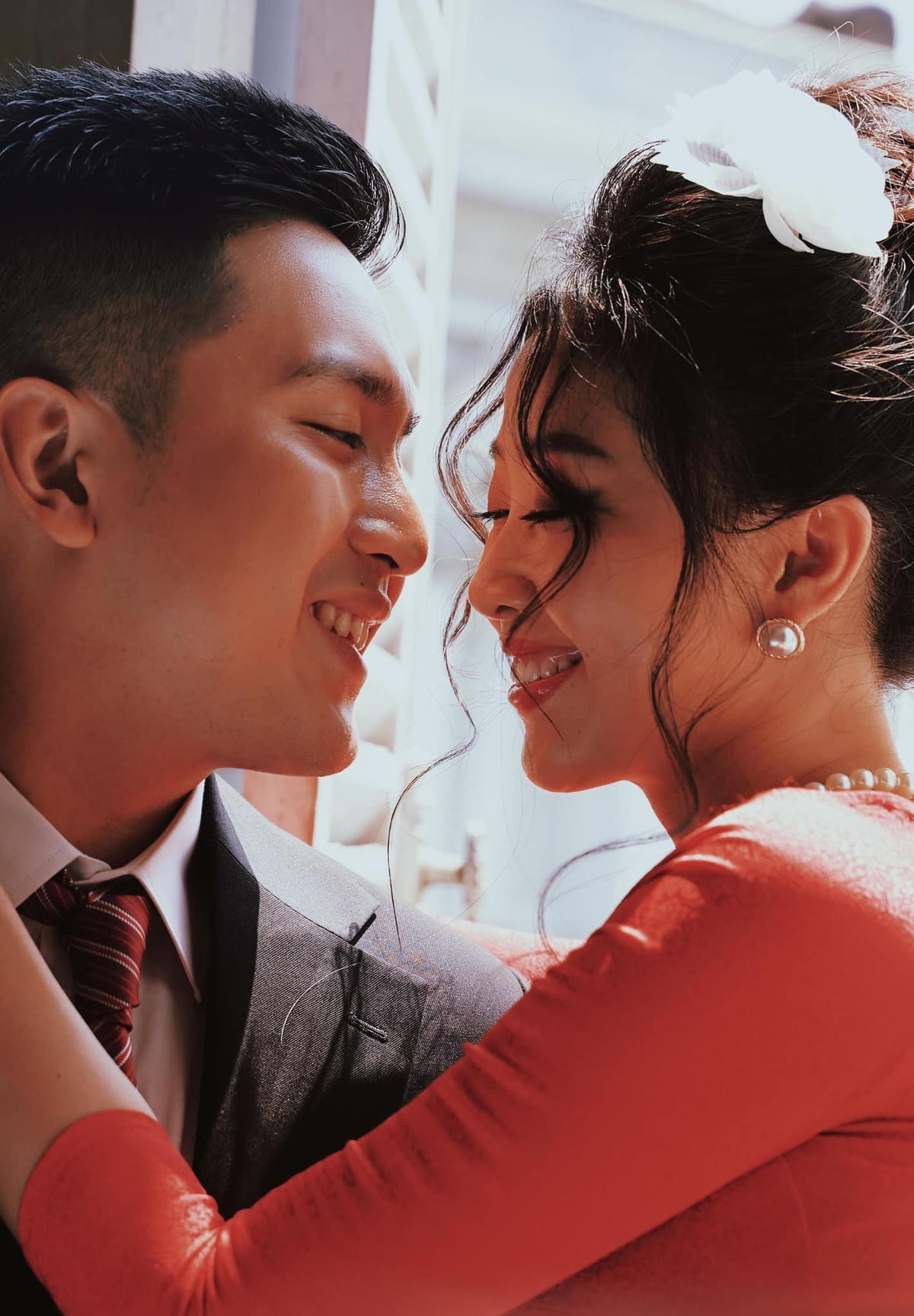 Liêu Hà Trinh và chồng từng phải hoãn đám cưới vì dịch Covid-19.