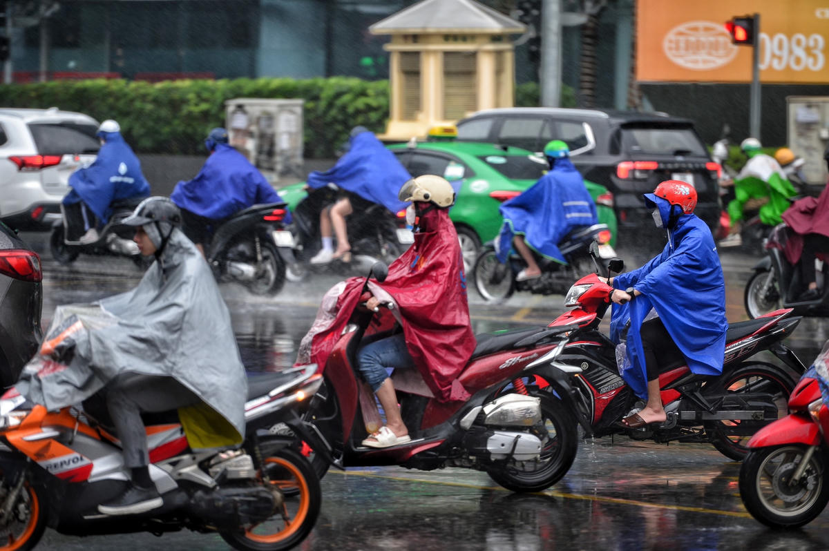 Cảnh báo đợt mưa này có khả năng sẽ gây ngập úng cho nhiều tuyến phố nội thành từ 0,3 m đến 0,4 m.