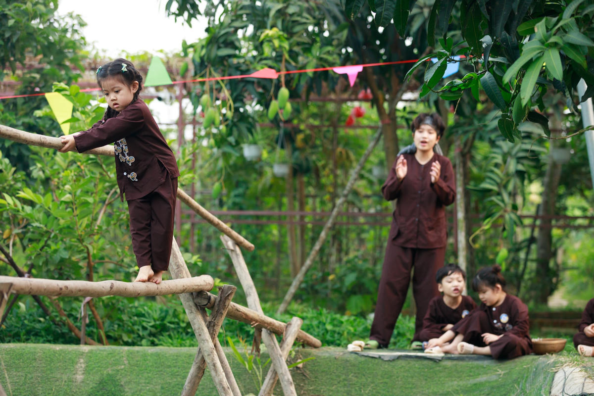 Tham gia thử thách, các em nhỏ sẽ phải vượt qua những thử thách “khó nhằn” từ chiều cao, trí tuệ...