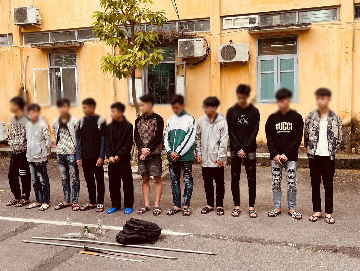 Nhóm đối tượng tại cơ quan Công an