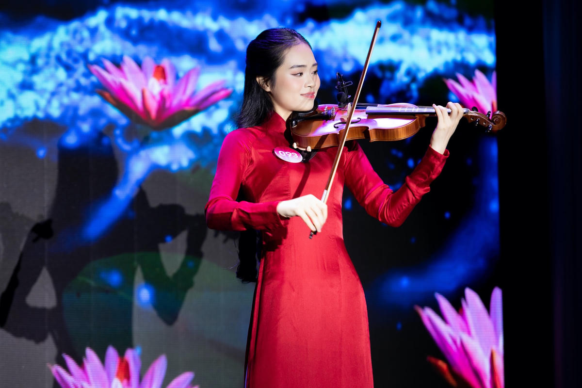 Không chỉ xinh đẹp, các thí sinh còn gây ấn tượng bởi phần thi đặc sắc. 