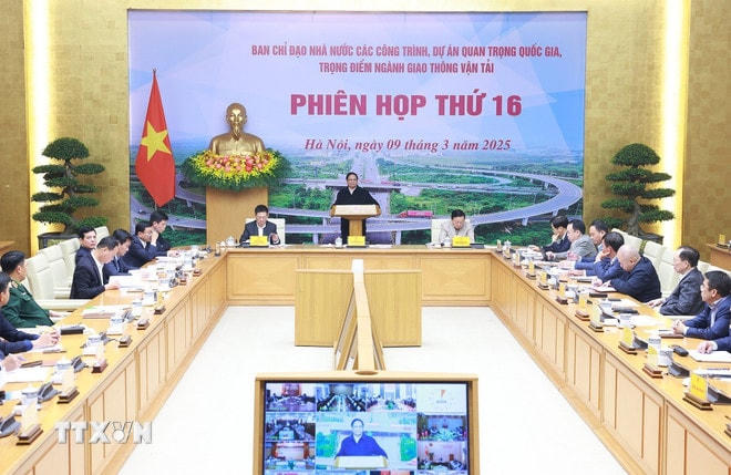 Thủ tướng Phạm Minh Chính chủ trì Phiên họp thứ 16 Ban Chỉ đạo các công trình trọng điểm ngành giao thông. (Ảnh: Dương Giang/TTXVN) ttxvn-thu-tuong-du-an-trong-diem-1.jpg