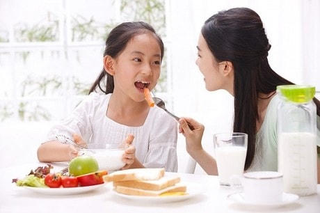 Cha mẹ cần quan tâm tới bữa ăn hằng ngày của con, nhất là vào mùa thi.