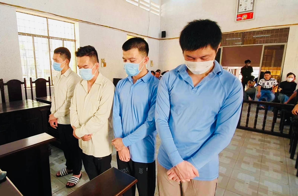 Các bị cáo tại phiên tòa.