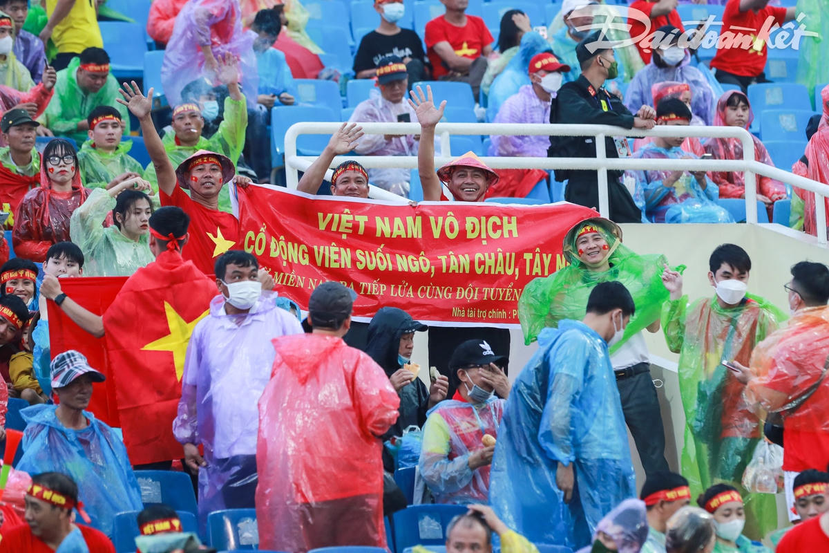 Nhiều người hâm mộ đặt kỳ vọng tuyển bóng đá nam U23 Việt Nam sẽ tiếp bước tuyển nữ giành Huy chương Vàng SEA Game 31.