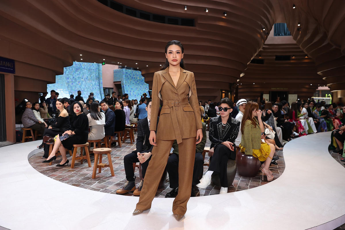 Dàn sao hội tụ trong show diễn VC Fashion Show - Bước chân di sản&nbsp;