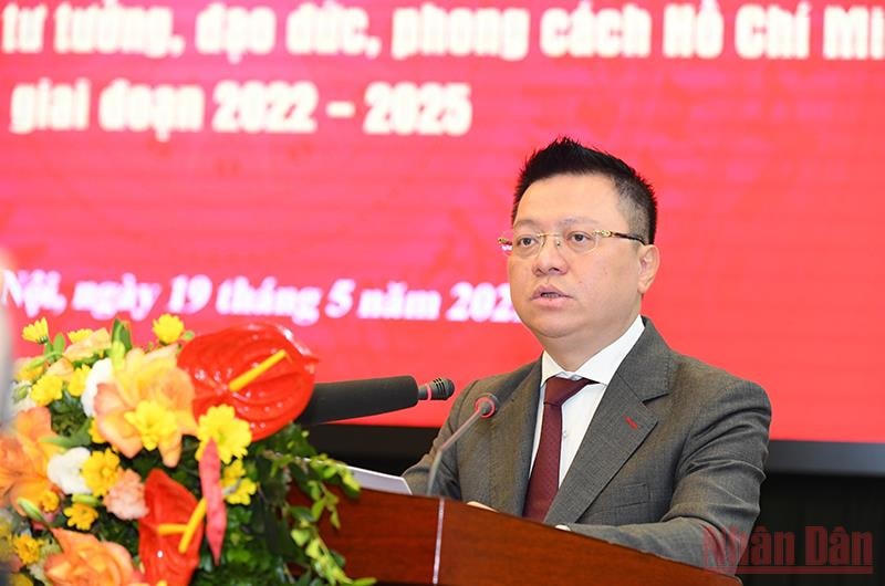 Ông Lê Quốc Minh, Tổng Biên tập Báo Nhân Dân, Phó Trưởng Ban Tuyên giáo Trung ương, Chủ tịch Hội Nhà báo Việt Nam phát biểu tại lễ phát động.