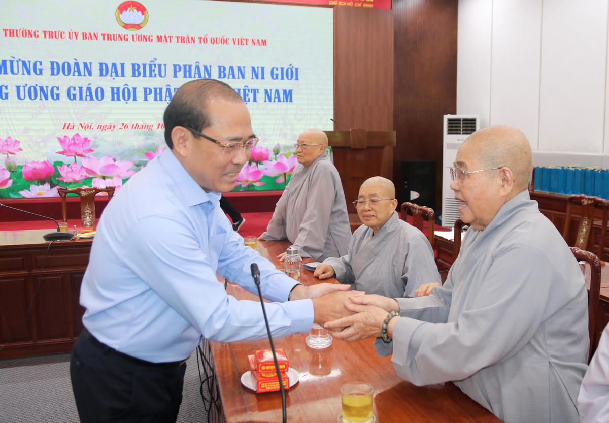 Phó Chủ tịch UBTƯ MTTQ Việt Nam Hoàng Công Thủy gặp gỡ Đoàn đại biểu Phân ban Ni giới Trung ương GHPG Việt Nam. Ảnh: Tiến Đạt.