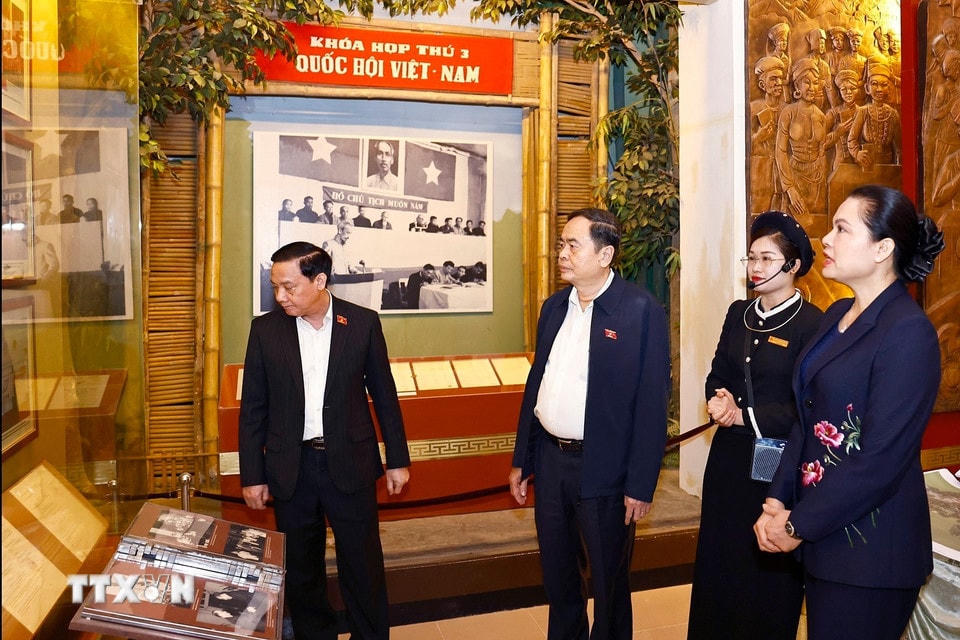 Chủ tịch Quốc hội Trần Thanh Mẫn thăm, khảo sát Dự án Bảo tồn, tôn tạo tại Khu di tích Ban Thường trực Quốc hội. (Ảnh: Doãn Tấn/TTXVN)