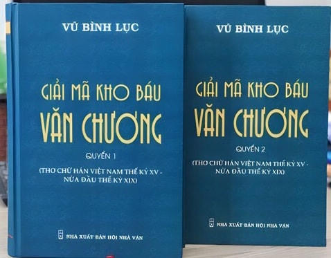 Bộ sách "Giải mã kho báu văn chương" của nhà nghiên cứu Vũ  Bình Lục.  