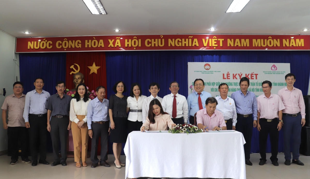 Hai đơn vị ký kết chương trình phối hợp.