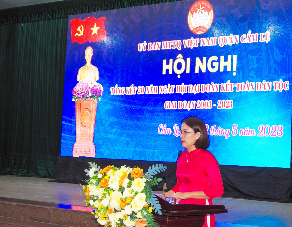 Phó Chủ tịch Ủy ban MTTQ Việt Nam TP Đà Nẵng Trần Thị Mẫn phát biểu tại Hội nghị. Ảnh Thanh Tùng.