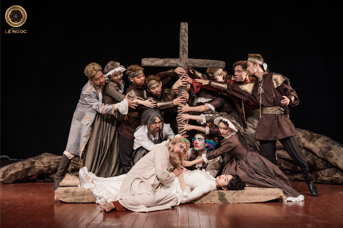 Cảnh trong vở “King Lear – Vua Lear”.