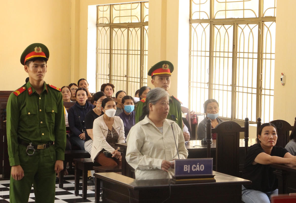 Bị cáo Nguyễn Lê Thị Thanh Vân tại TAND tỉnh Quảng Nam. 
