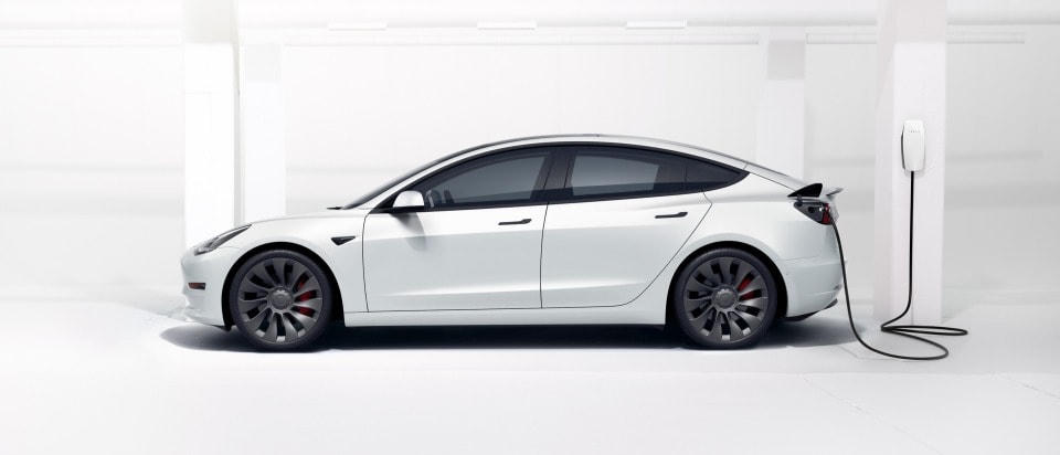 Tesla Model 3 - 1.135 Bảng Anh phí bảo hiểm. Ảnh: Tesla.