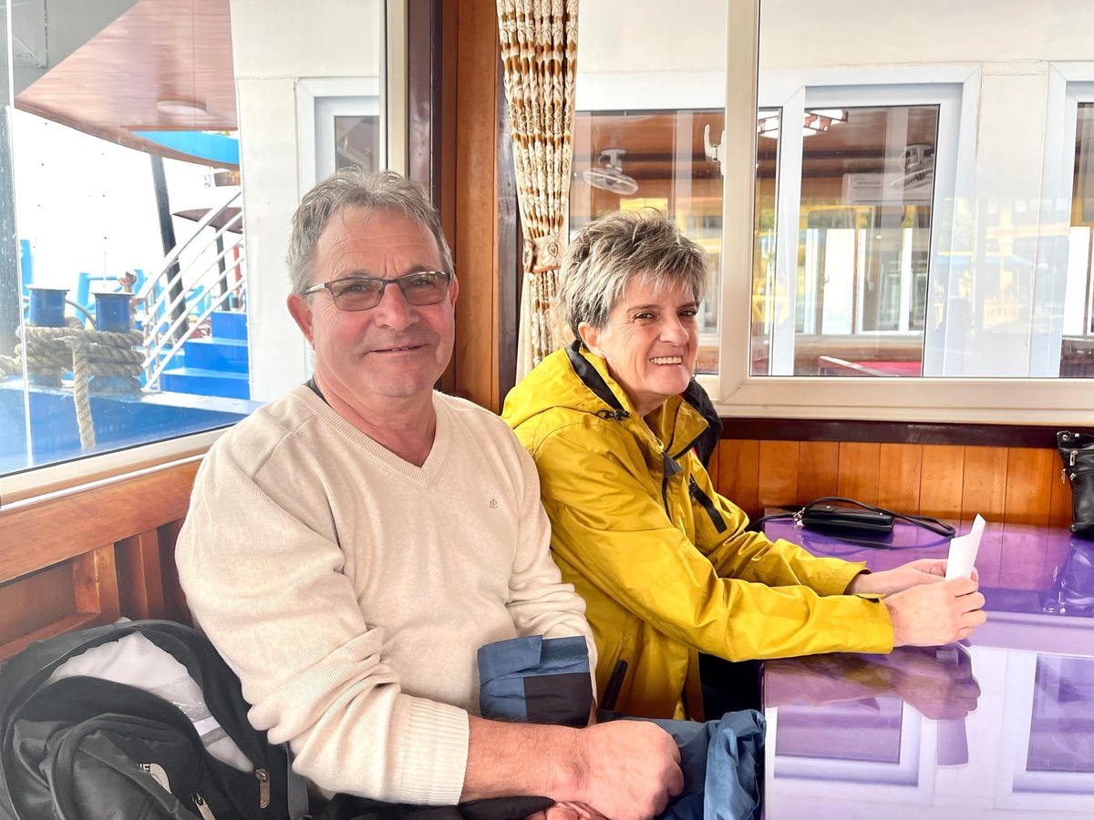 Với nhu cầu thông tin liên lạc lớn, nhiều du khách khi đi tham quan vịnh Hạ Long cảm thấy bất tiện vì tình trạng sóng di động "bập bõm"  và mất sóng nên không thể liên lạc về nhà, giải quyết công việc từ xa...