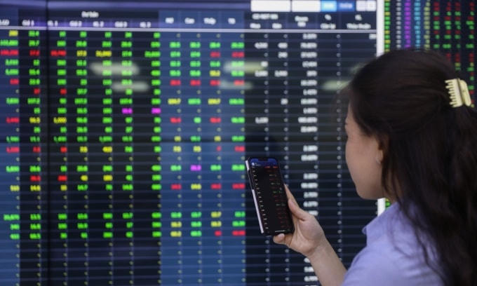 Cổ phiếu ngân hàng kéo chứng khoán trở lại sắc xanh trong ngày 8/11.