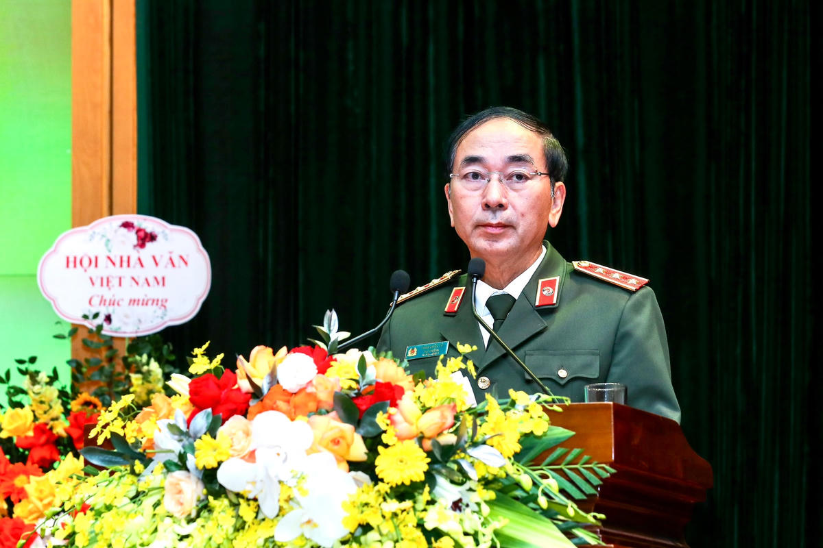 Thứ trưởng Bộ Công an Trần Quốc Tỏ phát biểu tại buổi lễ.