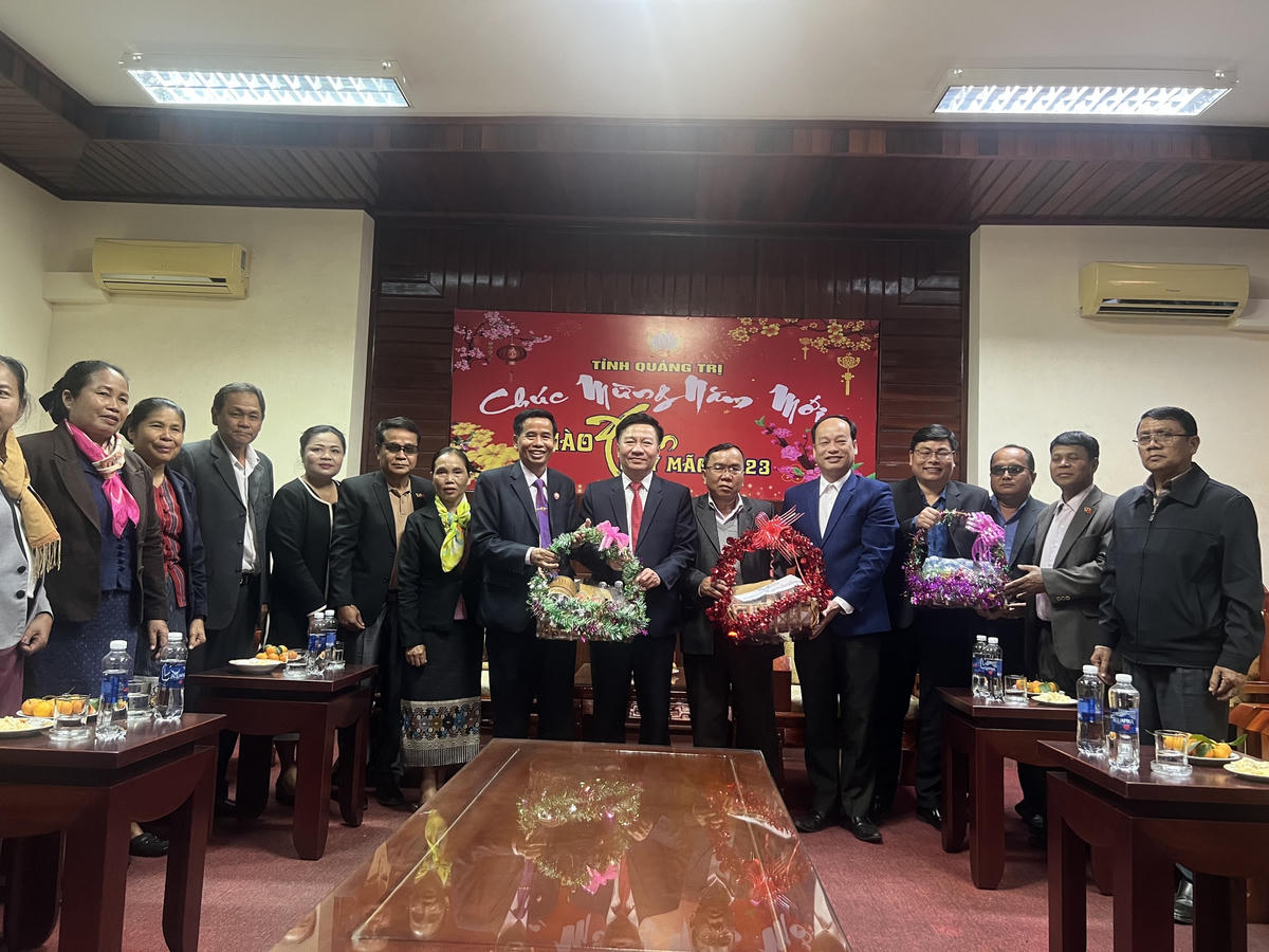 Đoàn đại biểu Ủy ban Mặt trận Lào XDĐN tỉnh Salavan đến thăm và chúc Tết tại tỉnh Quảng Trị.