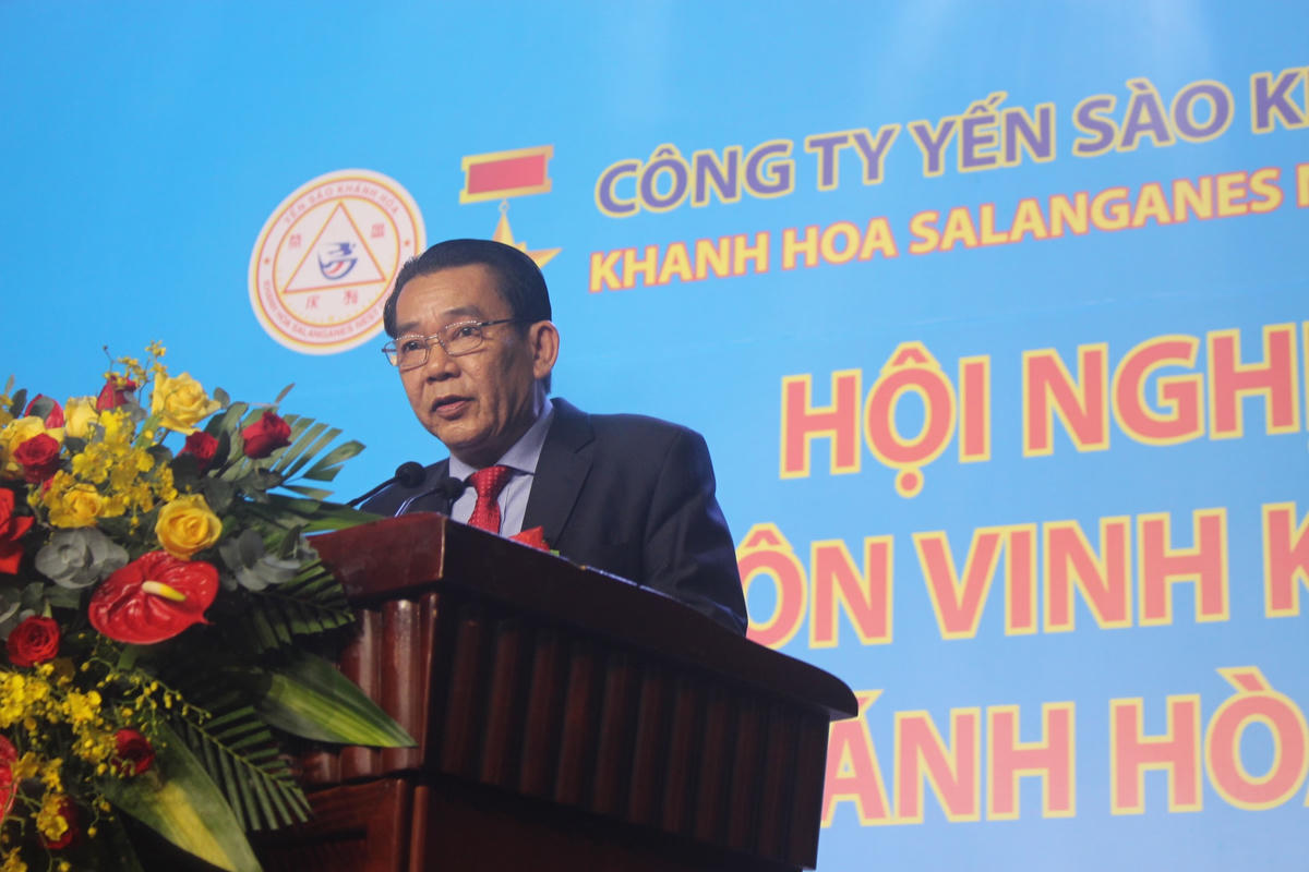 Ông Nguyễn Anh Hùng - Chủ tịch Hội đồng Thành viên Công ty Yến sào Khánh Hòa đang phát biểu tại buổi lễ.