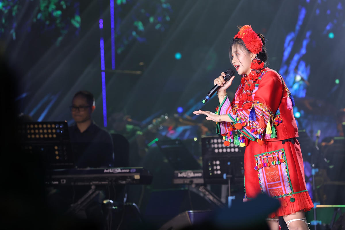 Các thí sinh tham gia chung kết Sao mai đêm thi thứ 2 đều có sự đầu tư cho tiết mục.