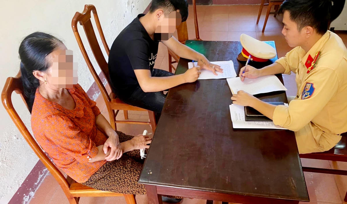 L.V.D. tại cơ quan Công an thị xã Hồng Lĩnh. 