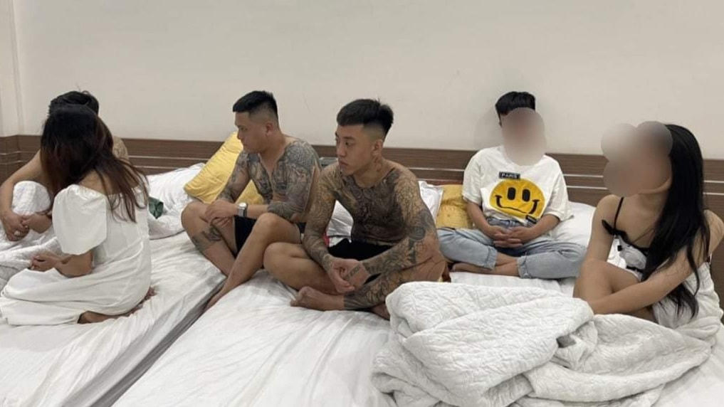 Nhóm thanh, thiếu niên sử dụng ma túy tại khách sạn thuộc phường Phúc Thành, TP Ninh Bình.