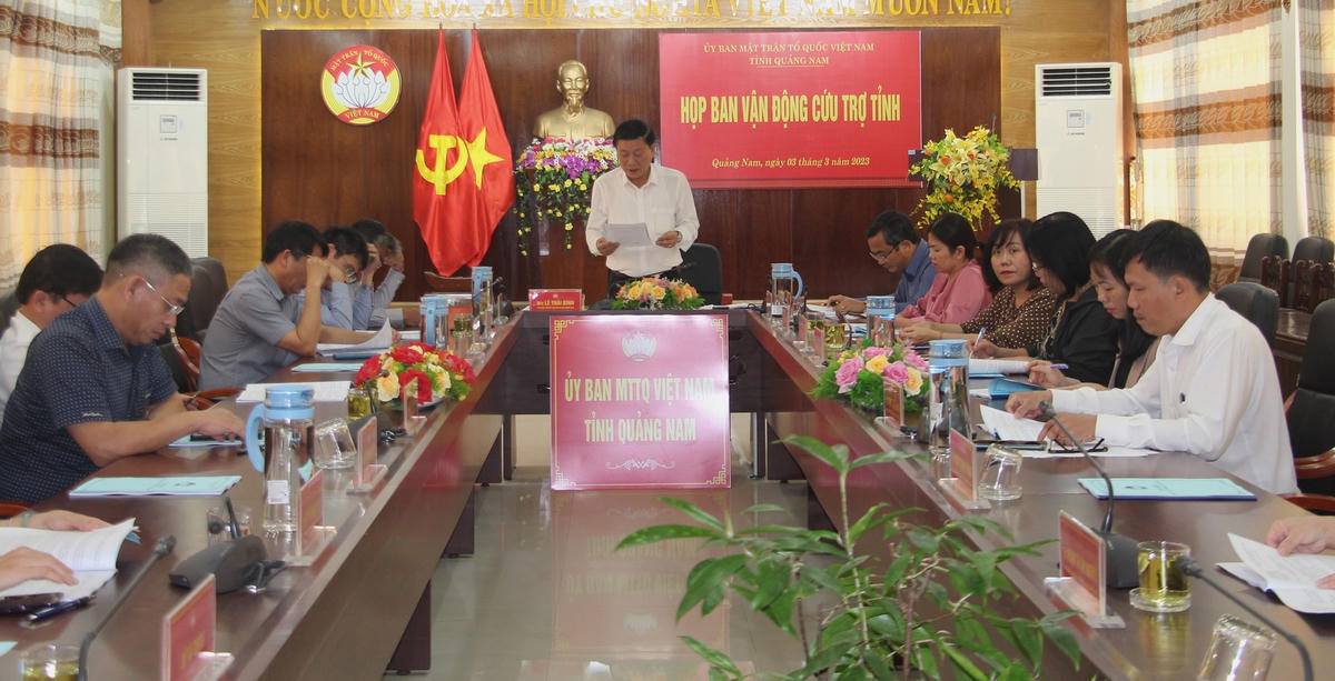 Quang cảnh cuộc họp Ban vận động cứu trợ tỉnh Quảng Nam.