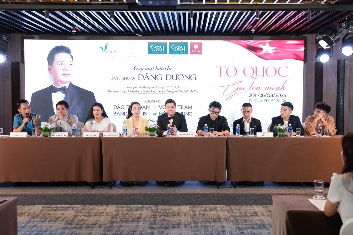 Các nghệ sĩ tham gia họp báo. 