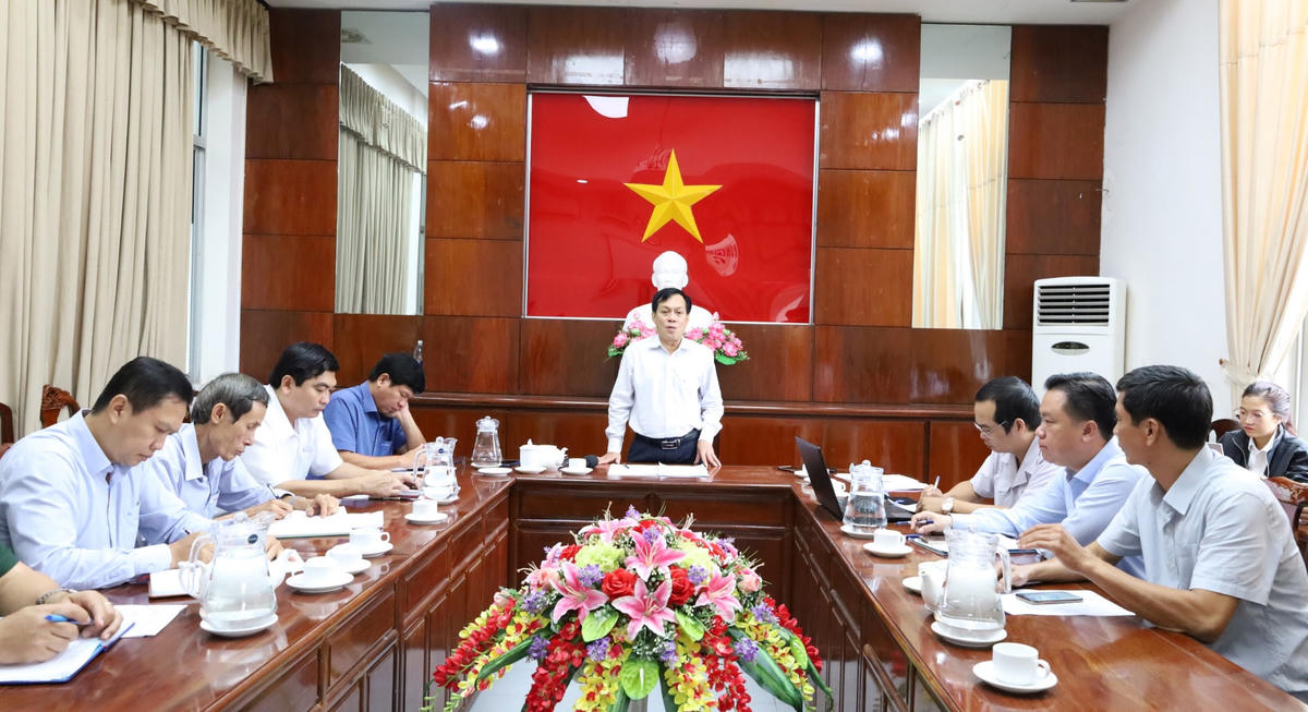 UBND thành phố Cần Thơ hợp khẩn, ứng phó với đợt triều cường kỷ lục trong năm.
