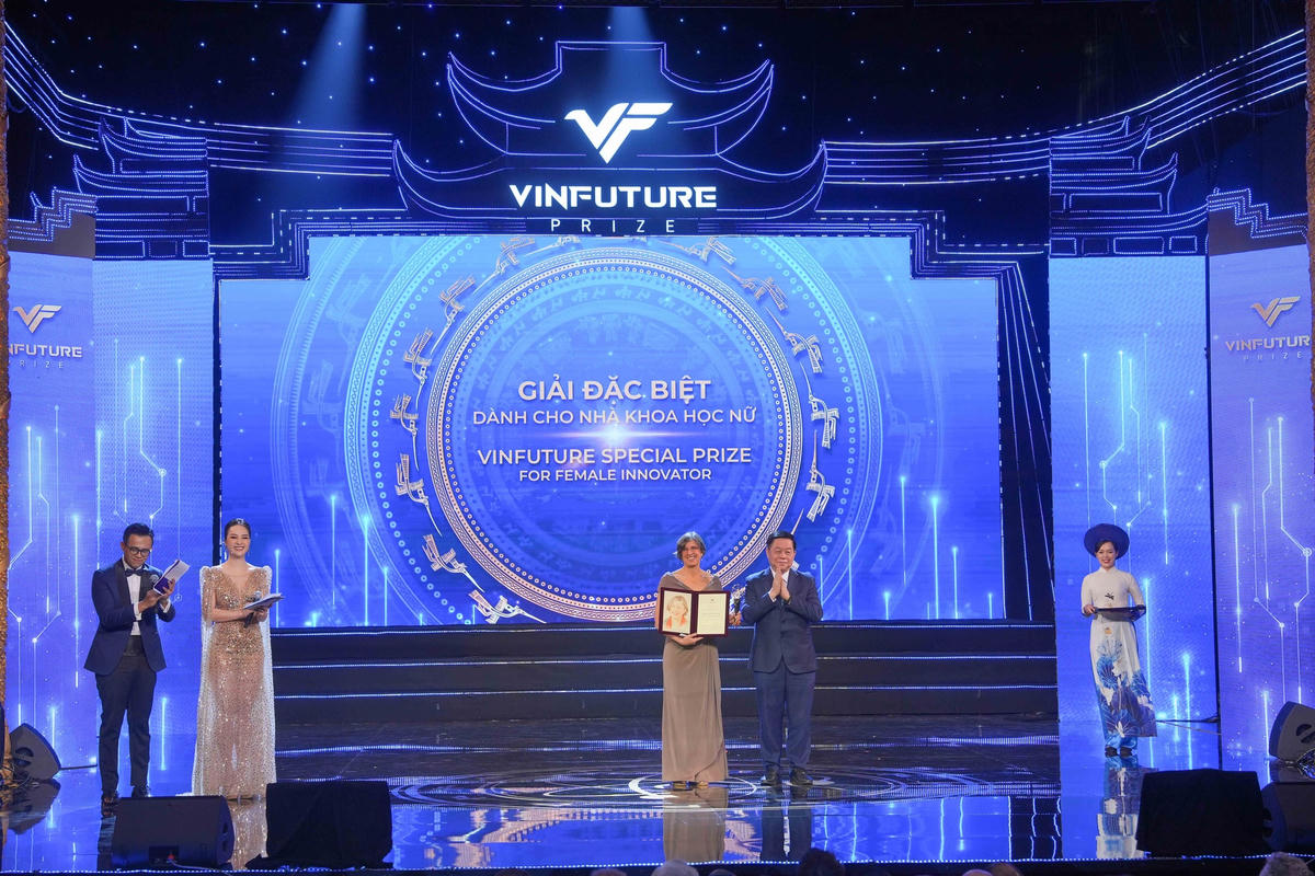 Giải Đặc biệt VinFuture 2022 dành cho Nhà khoa học nữ đã ghi nhận công trình nghiên cứu đột phá của Giáo sư Pamela Christine Ronald (Hoa Kỳ) trong việc phân lập gen Sub1A tạo điều kiện phát triển các giống lúa chịu ngập úng dài hạn.