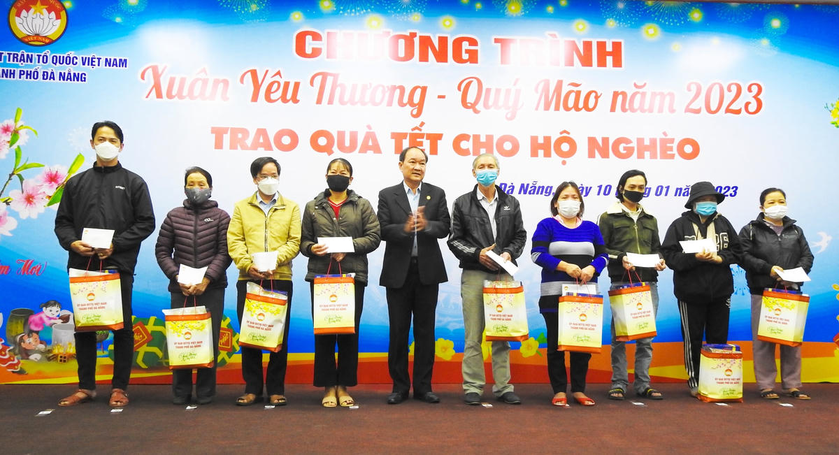 Đà Nẵng: Trao 9 tỷ đồng hỗ trợ quà Tết cho hộ nghèo, hộ khó khăn