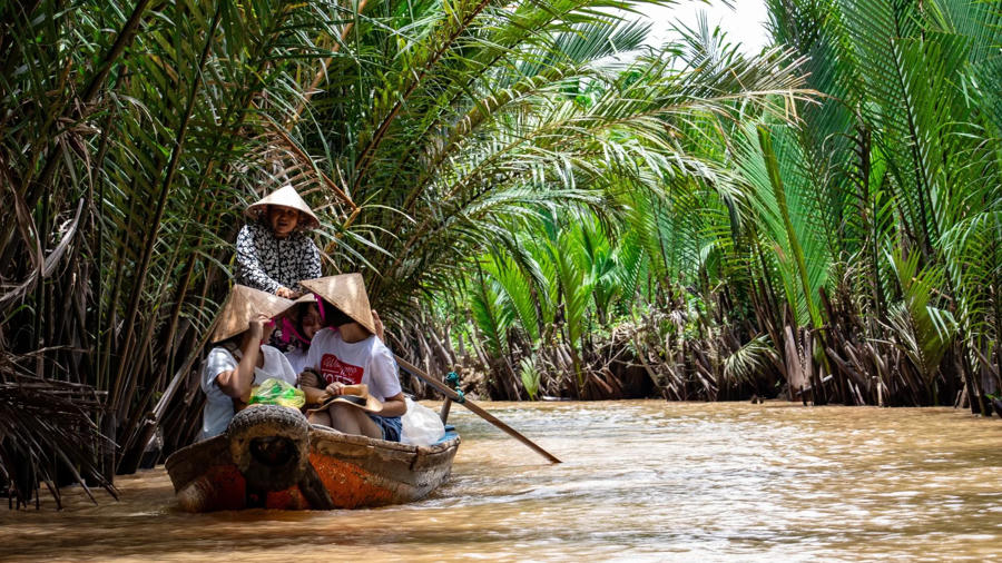 Các đơn vị lữ hành nắm bắt xu hướng thị trường đưa ra nhiều chương trình hấp dẫn nhằm hút khách du lịch. 