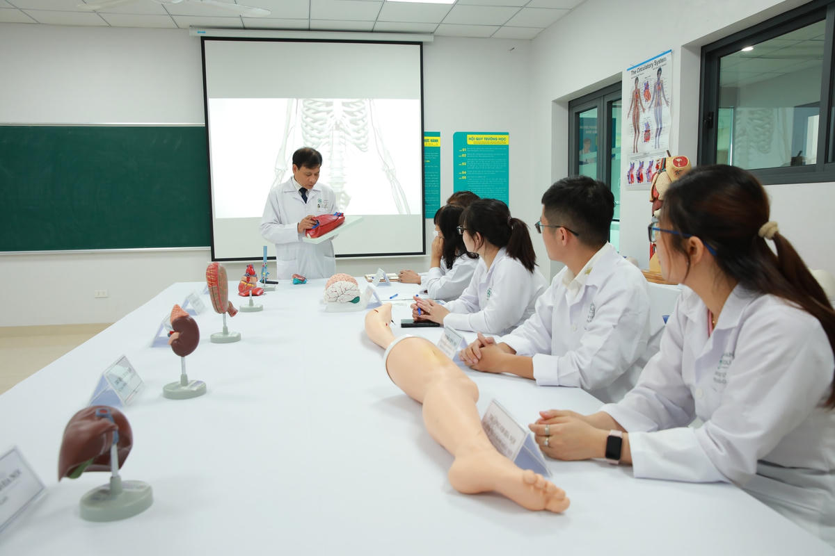 Thực hành để tăng kỹ năng, bắt nhịp nhanh với thực tế.