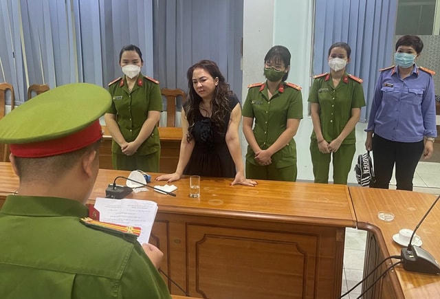 Công bố quyết định khởi tố bị can, lệnh bắt tạm giam bị can Nguyễn Phương Hằng. Ảnh tư liệu: VGP.