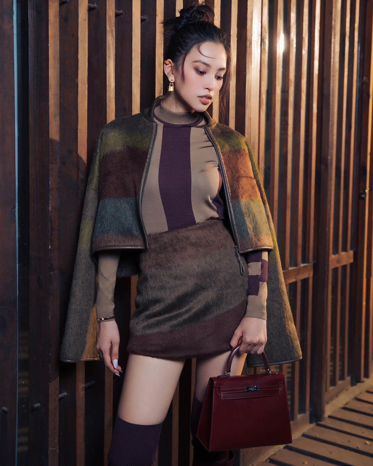 Tiểu Vy hướng đến hình ảnh trẻ trung, thời thượng của các IT Girls sau 4 năm đăng quang Hoa hậu Việt Nam.