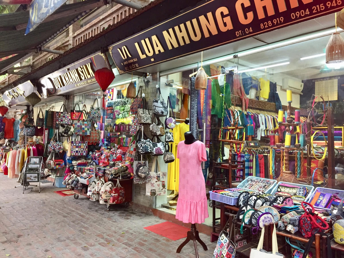 Làng nghề tạo cơ hội việc làm cho người lao động, cùng với đó phát triển văn hóa, du lịch của địa phương.
