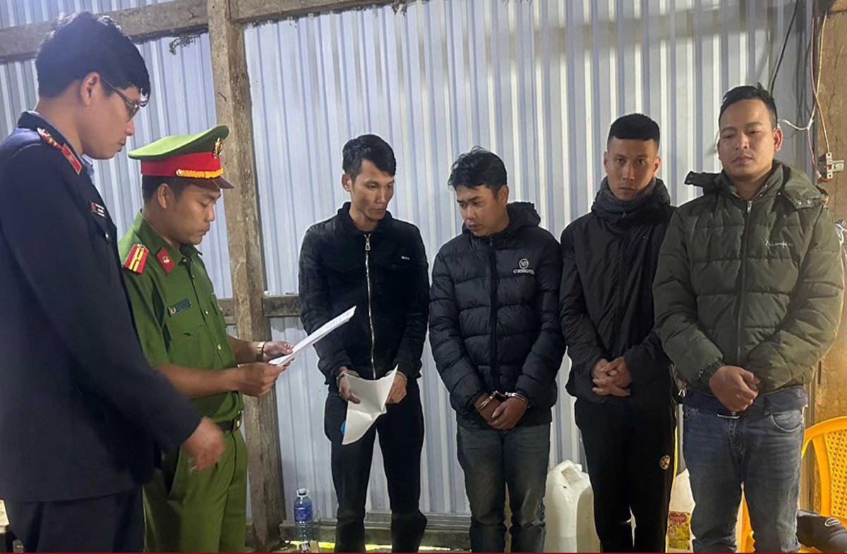 Các đối tượng tại cơ quan điều tra.