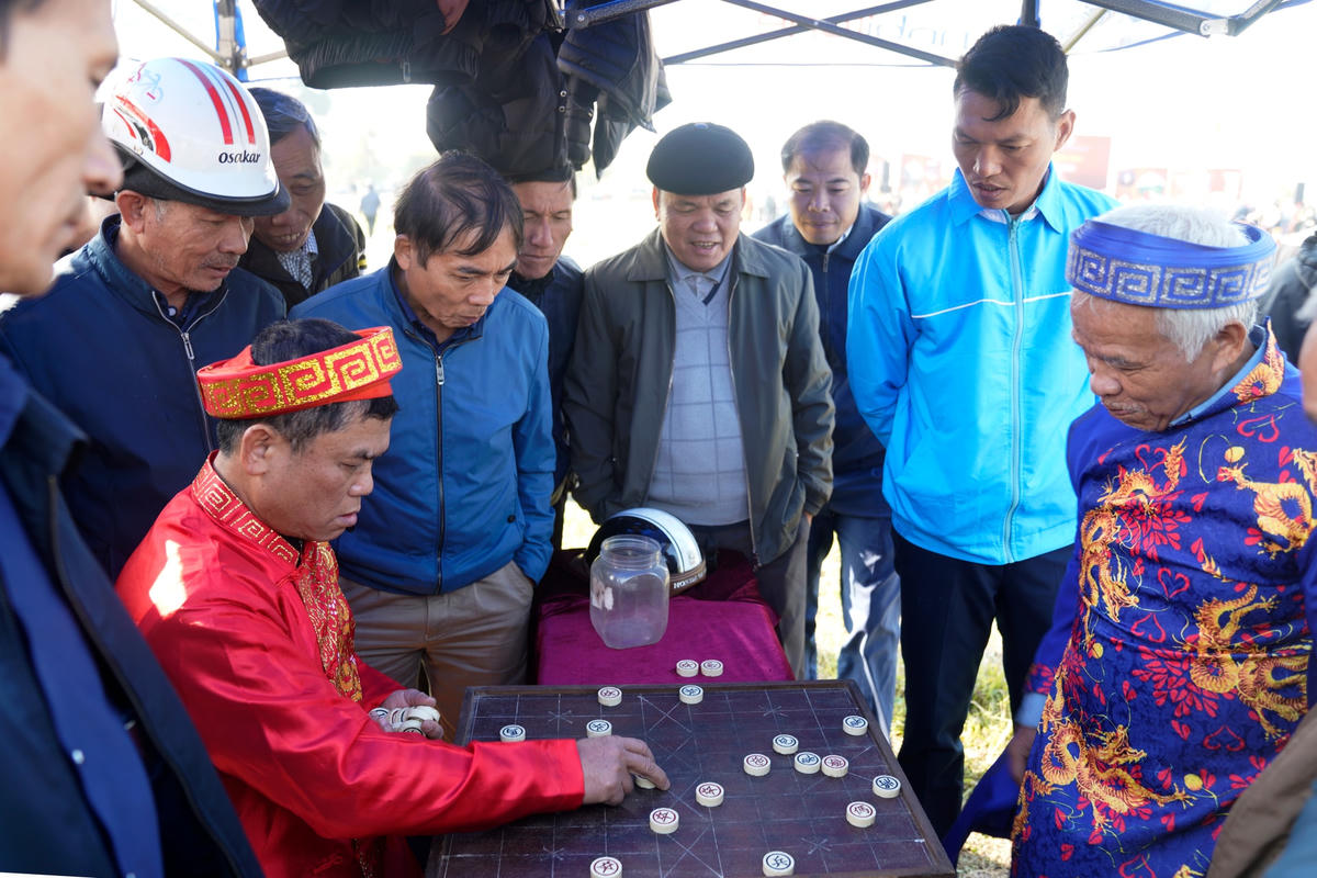 Môn cờ tướng thu hút các cụ cao niên tham gia.