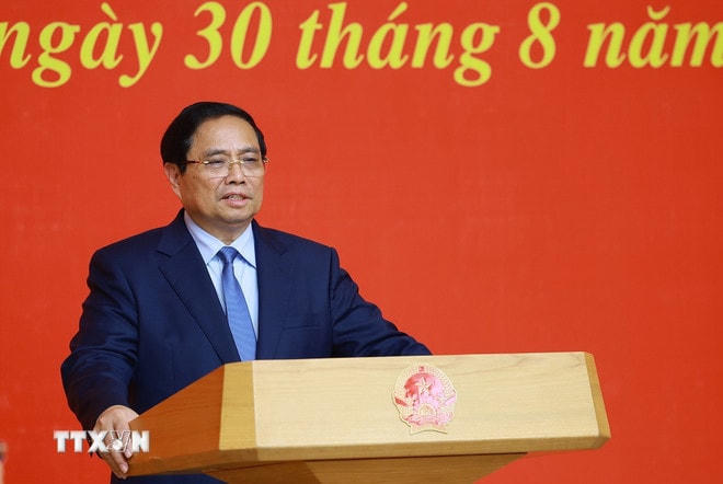 Thủ tướng Phạm Minh Chính phát biểu giao nhiệm vụ cho ông Lê Hoài Trung, Bí thư Trung ương Đảng, Quyền Bộ trưởng Bộ Ngoại giao. (Ảnh: Dương Giang/TTXVN) ttxvn-thu-tuong-bo-nhiem-quyen-bo-truong-ngoai-giao-2.jpg